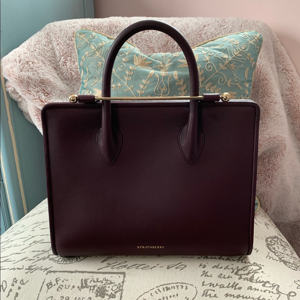 BURGUNDY STRATHBERRY MIDI TOTE💜